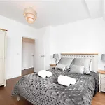 Fully Furnished 2 Bedroom Apartment Canning Town Close To 02 Arena, Canary Wharf With Free Parking