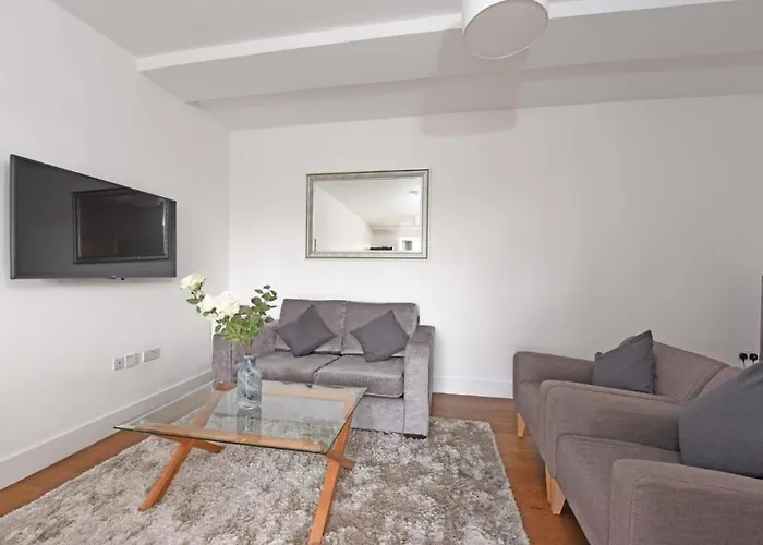Fully Furnished 2 Bedroom Apartment Canning Town Close To 02 Arena, Canary Wharf With Free Parking